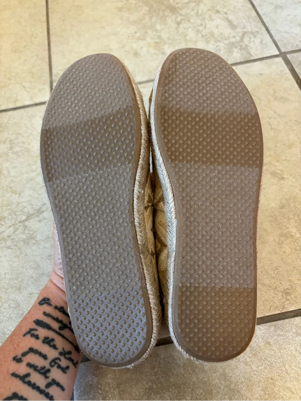 Toms Beige & Cream Patterned Espadrille Slip-On - Women